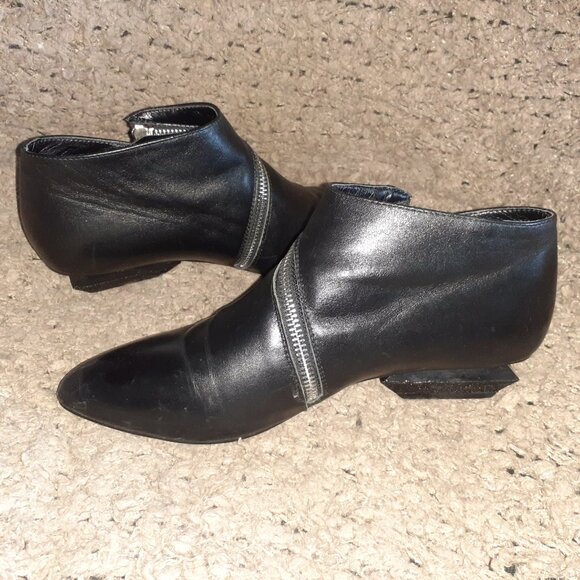 JADYROSE-Geometric Heel-Asymmetrical Zip-Black Leather Booties-Sz 7-Excellent - Picture 5 of 8